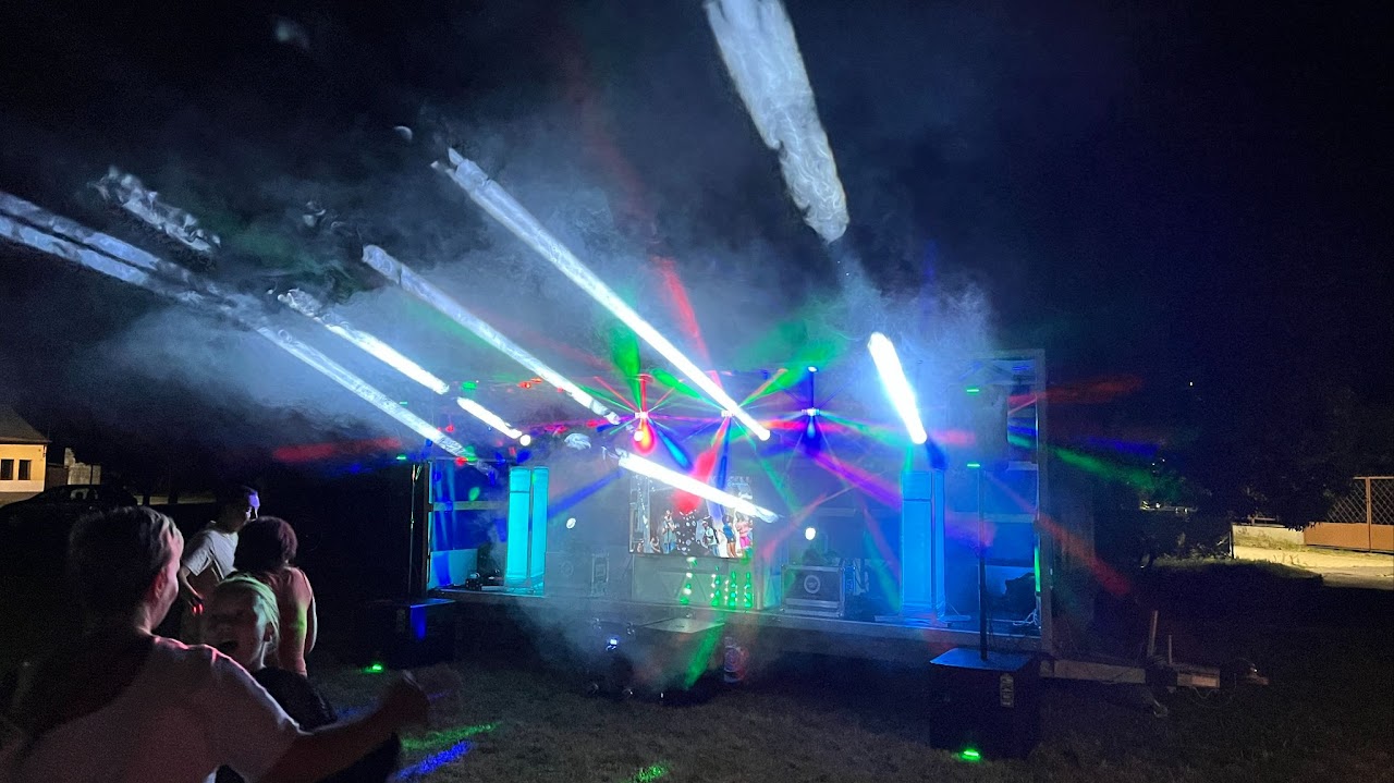 Plesy, obecní dny, letní noci a sportovní akce